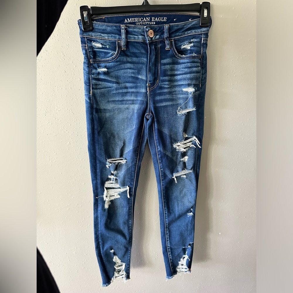 Size 2 American Eagle Ripped Skinny Super-Stretch Jeans